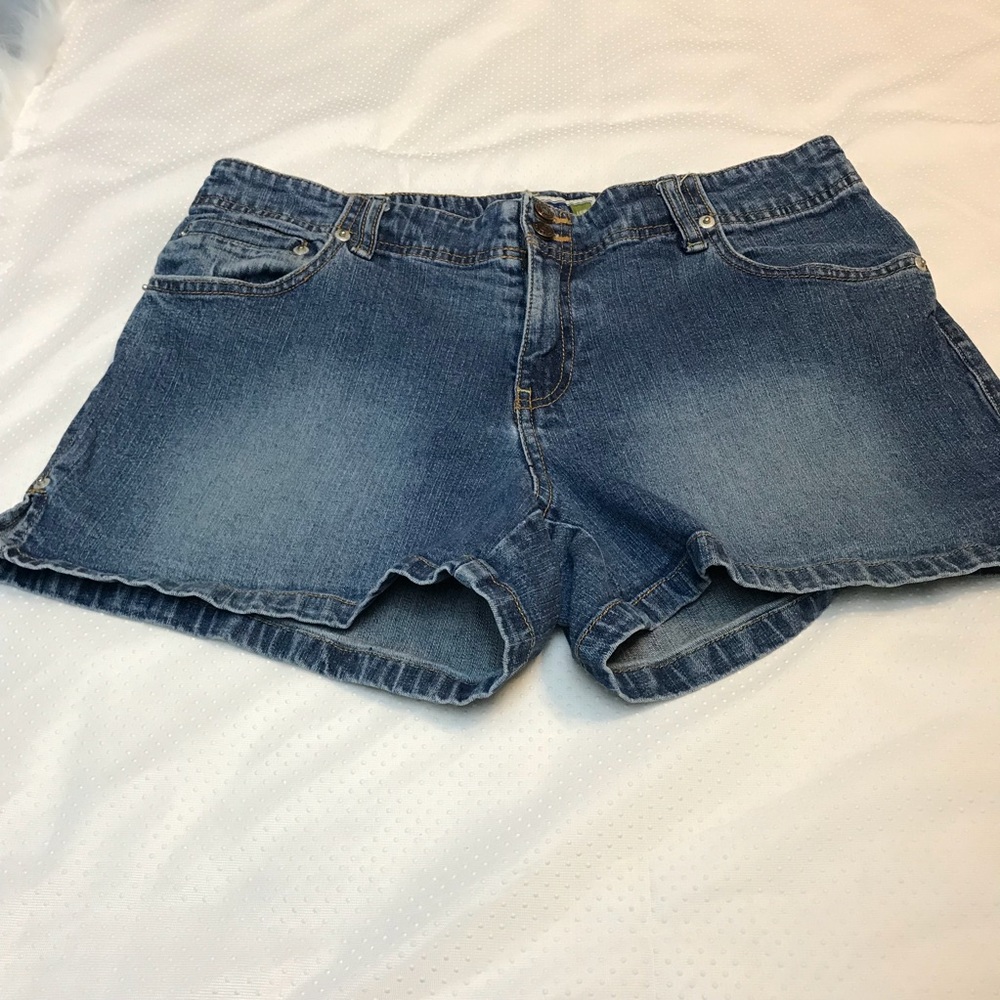 3/$25 Old navy short med wash size 8